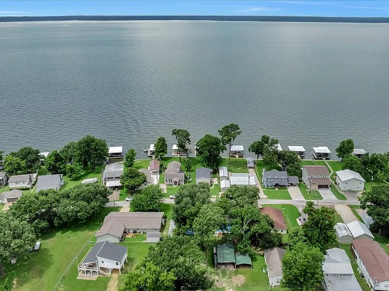 683 Water View Dr — Photo 1