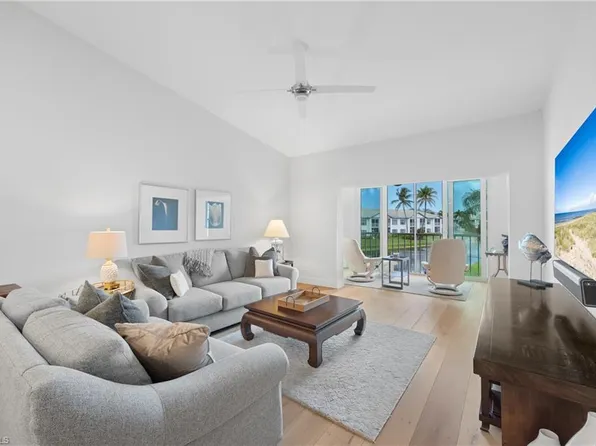 818 Tanbark Dr APT 204, Naples, FL 34108