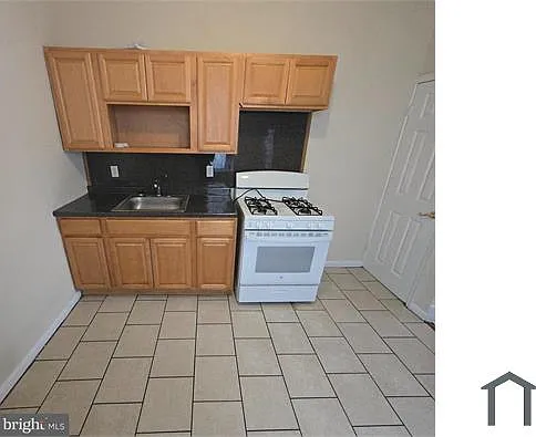 2624 E Venango St — Photo 2