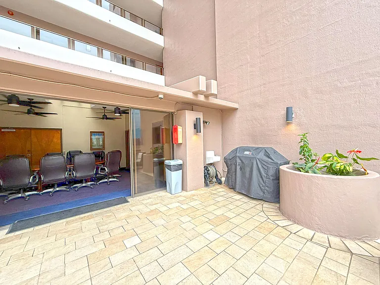 1910 Ala Moana Blvd #13A — Photo 31