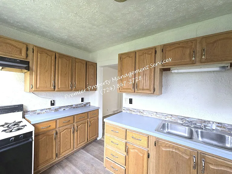 125 N Chestnut St #1/2 — Photo 10