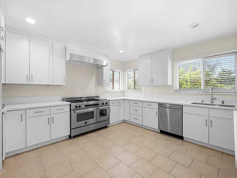 1635 Grandview Ave — Photo 10