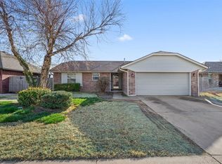 1004 SW 11th St, Moore, OK 73160