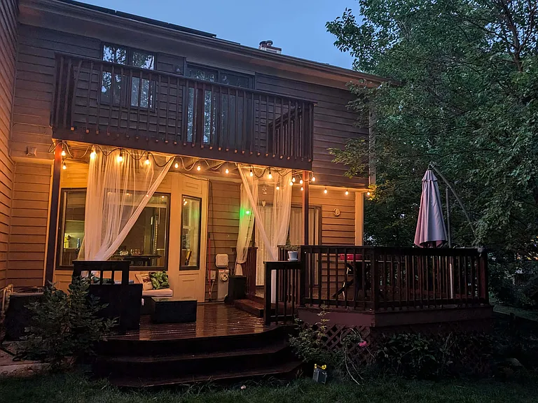 Two-level deck, perfect for a sunny day and a cozy evening