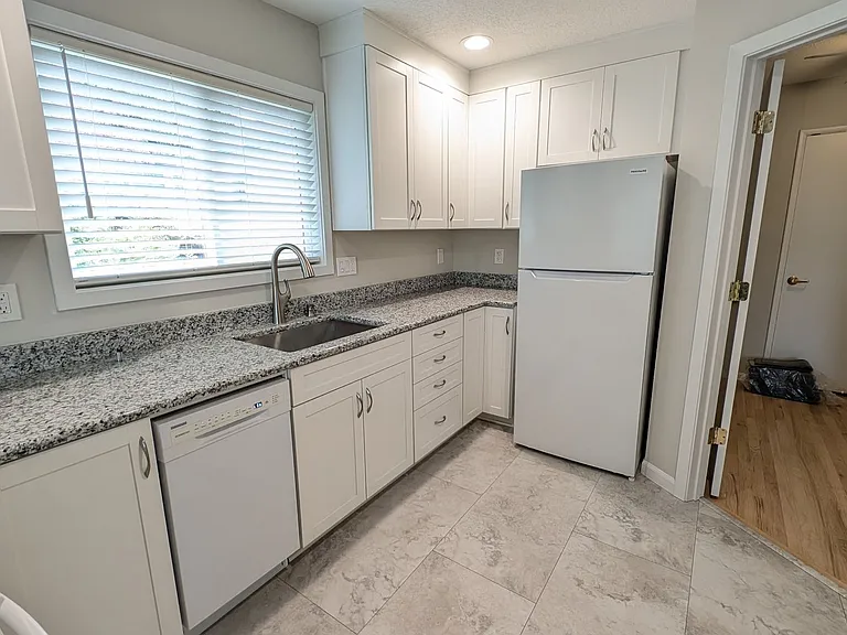 326-334 SW Hamilton St — Photo 8