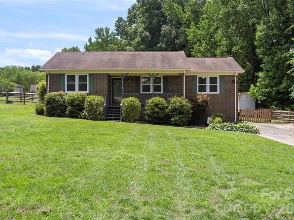 2201 Bow Brook Trl, Matthews, NC 28104