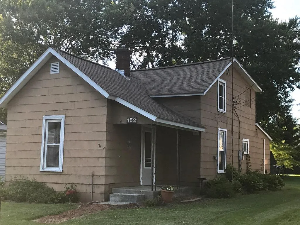152 W Center St photo 1
