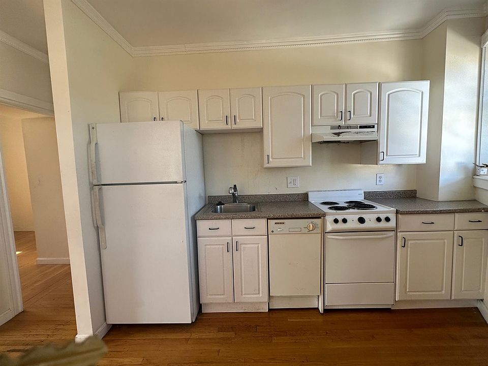 1st image of 4-6 Bishop Allen Dr #2