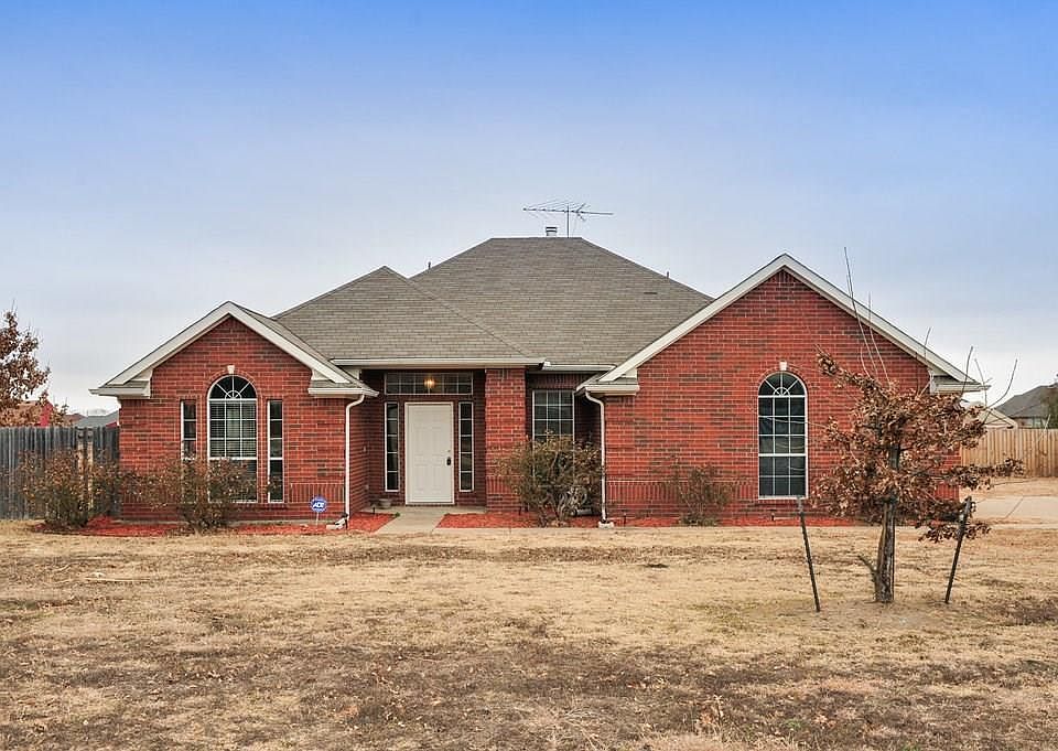 1st image of 414 Cimarron Meadows Dr