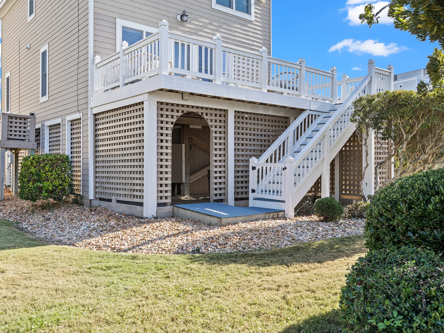 3 bed, 2.5 bath, 1570 sqft, $4,000 — Photo 2