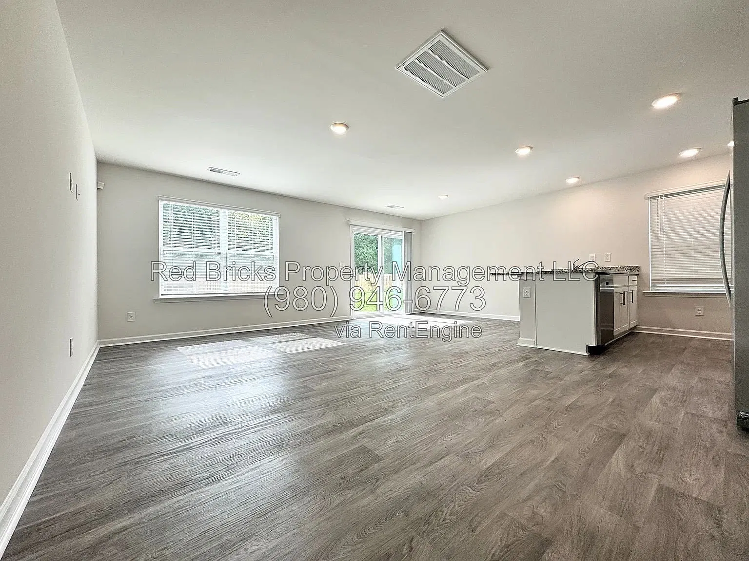 4 bed, 2.5 bath, 1554 sqft, $2,100 — Photo 1