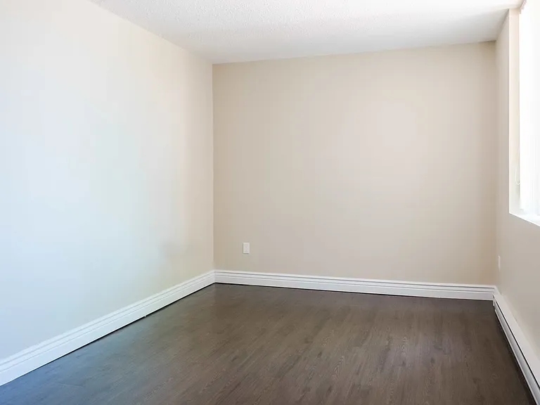 631 Macdonald Ave — Photo 15