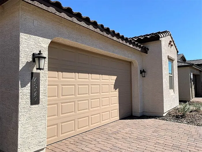 4 bed, 3.0 bath, 1879 sqft, $2,295 — Photo 2