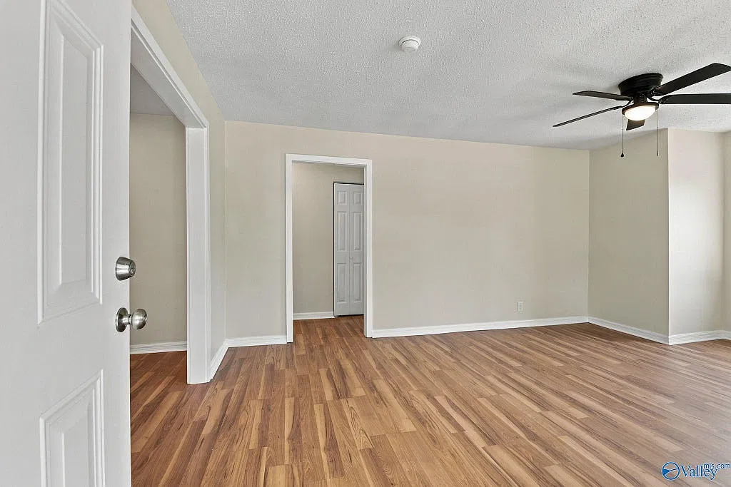 2 bed, 934 sqft, $1,350 — Photo 1