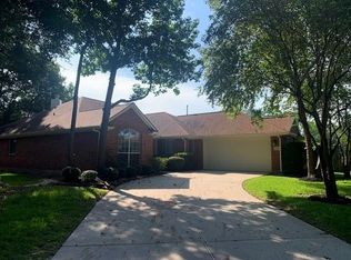 2 S Creekmist Pl, Conroe, TX 77385