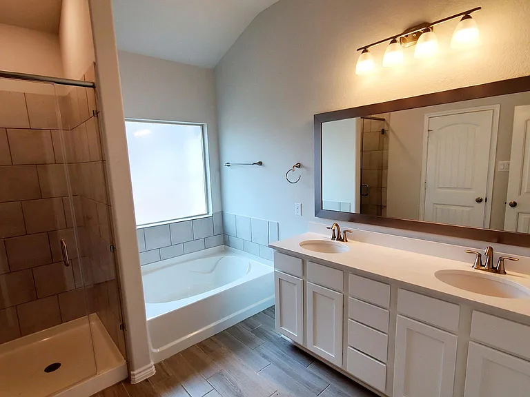705 Lister Dr — Photo 9