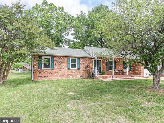 4th image of 619 Shamrock Dr