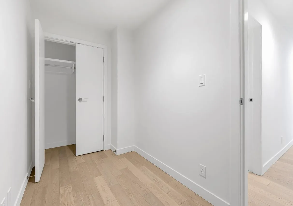 3 bed, 1347 sqft, $5,300 — Photo 2
