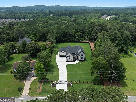 5th image of 3275 Smithtown Rd