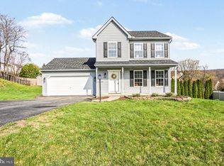 55 Burberry Ln, Mount Wolf, PA