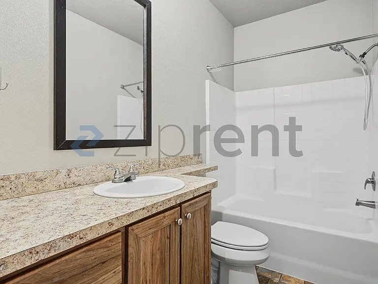 4700 E 18th St — Photo 9