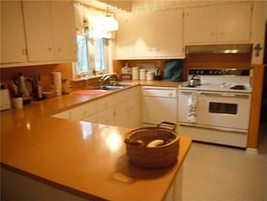 5th image of 34 Bentley Ave