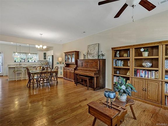 2nd image of 2465 Marions Ln