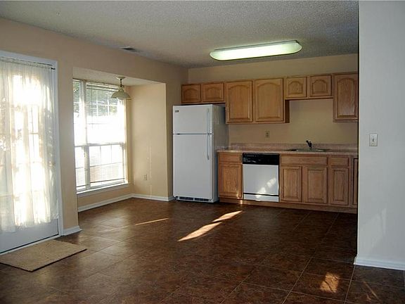 5th image of 1948 Pine Ct