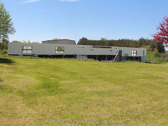 4th image of 20894 Woodbine Ave