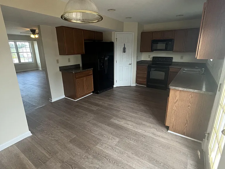 118 Myatt Ct — Photo 3
