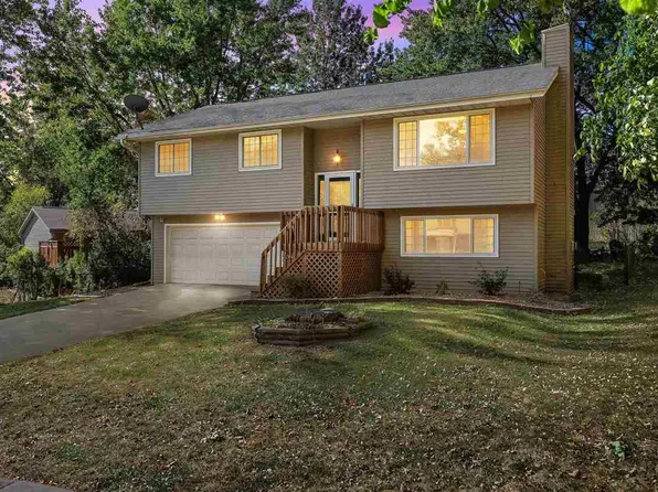 1004 20th Ave, Coralville, IA 52241