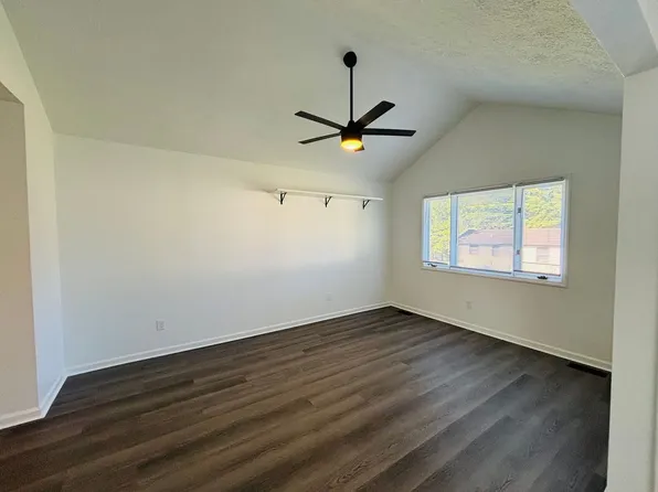 1443 Sandy Cir, Blacksburg, VA 24060