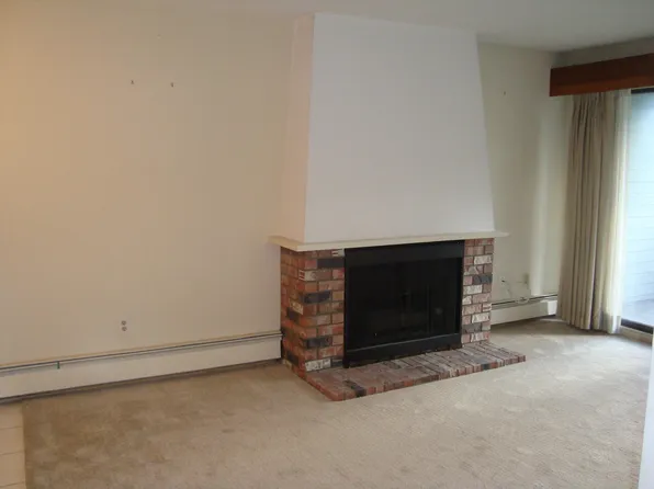 3150 Prince Edward St #216, Vancouver, BC V5T 3N6