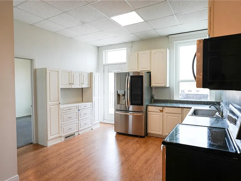 112 Farquhar St #1 — Photo 2