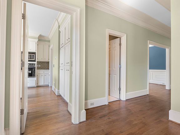 4th image of 261 Berry Tree Ln