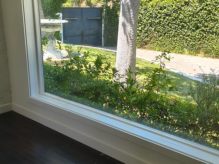 2828 Benedict Canyon Dr — Photo 37