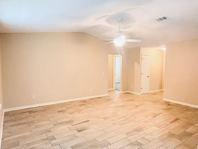 10621 Creek Ridge Dr — Photo 6
