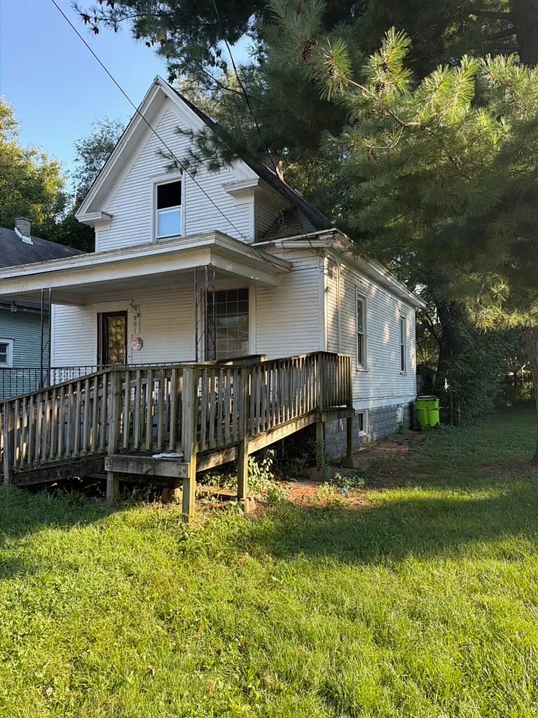 3 bed, 1156 sqft, $895 — Photo 2