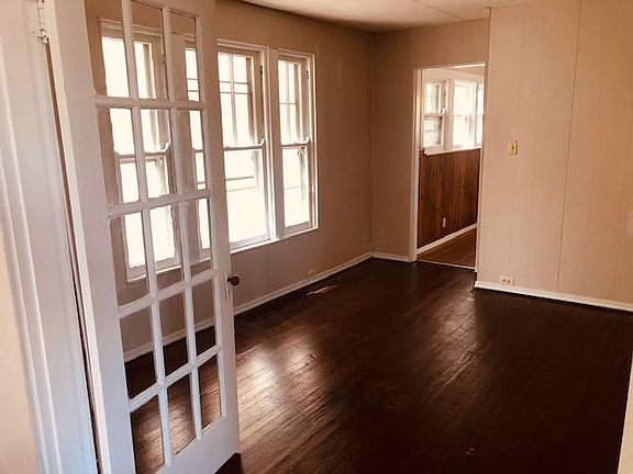 3rd image of 118 E 32nd St APT 1