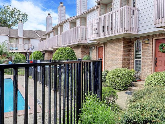2nd image of 2626 North Blvd APT 11
