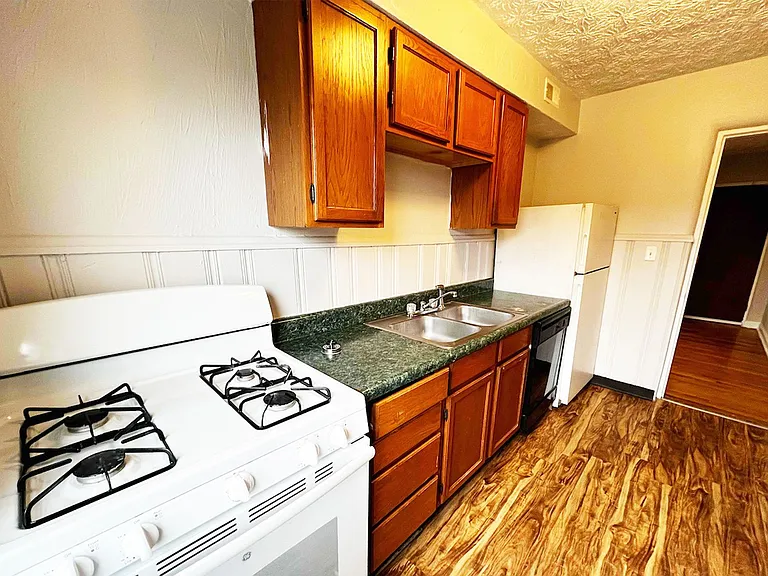 596 Lowell Ave — Photo 11