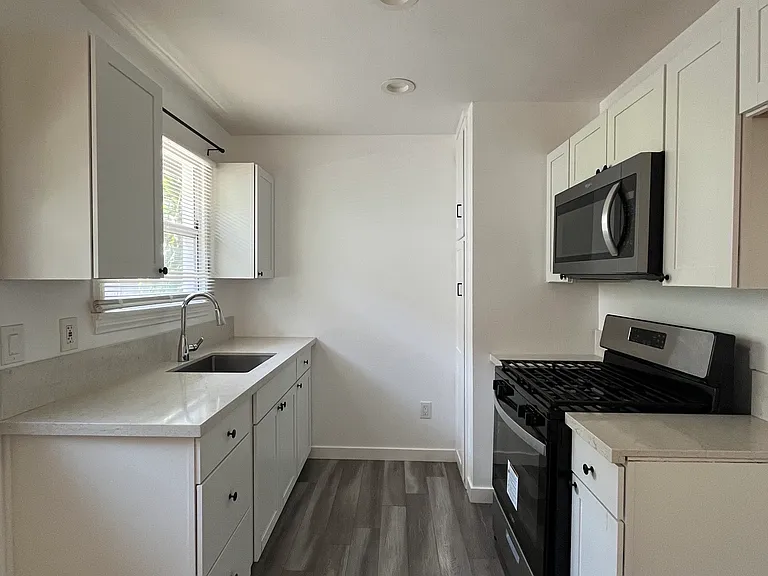 14 E Commonwealth Ave #B — Photo 1