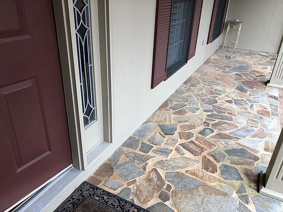 4th image of 324 Westbury Ln