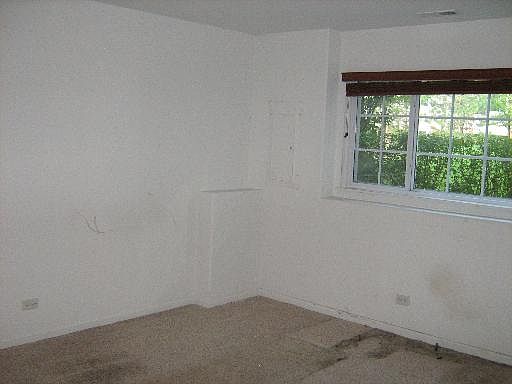 4th image of 533 Cary Woods Cir