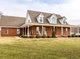 1626 3 Mile Ln, Tuscumbia, AL 35674