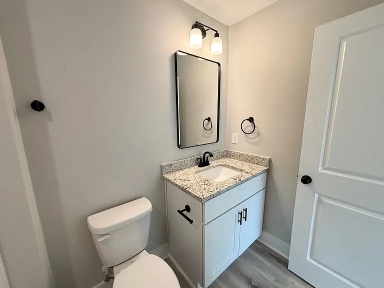 2703 Clark St Front Duplex — Photo 9