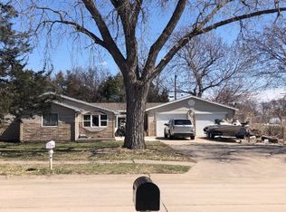 831 S Saint Joseph Ave, Hastings, NE 68901