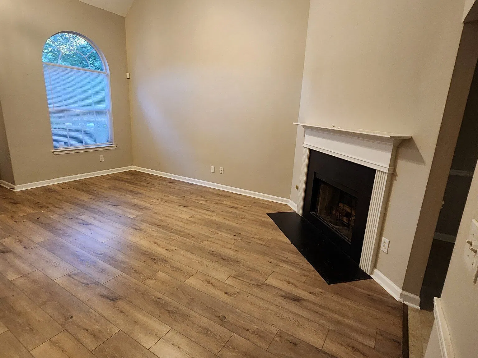 5 bed, 2.5 bath, 1734 sqft, $2,100 — Photo 3