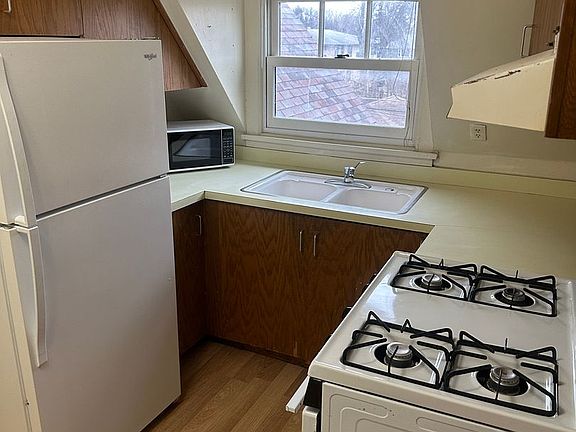 5th image of 1117 13th Ave N APT 304