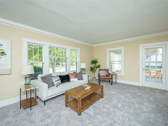 3rd image of 901 N Howard St